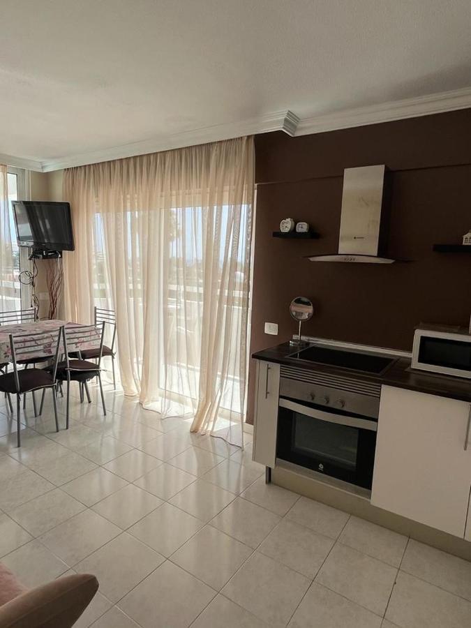 Cozy Apartment Near The Beach Playa de las Americas  Bagian luar foto