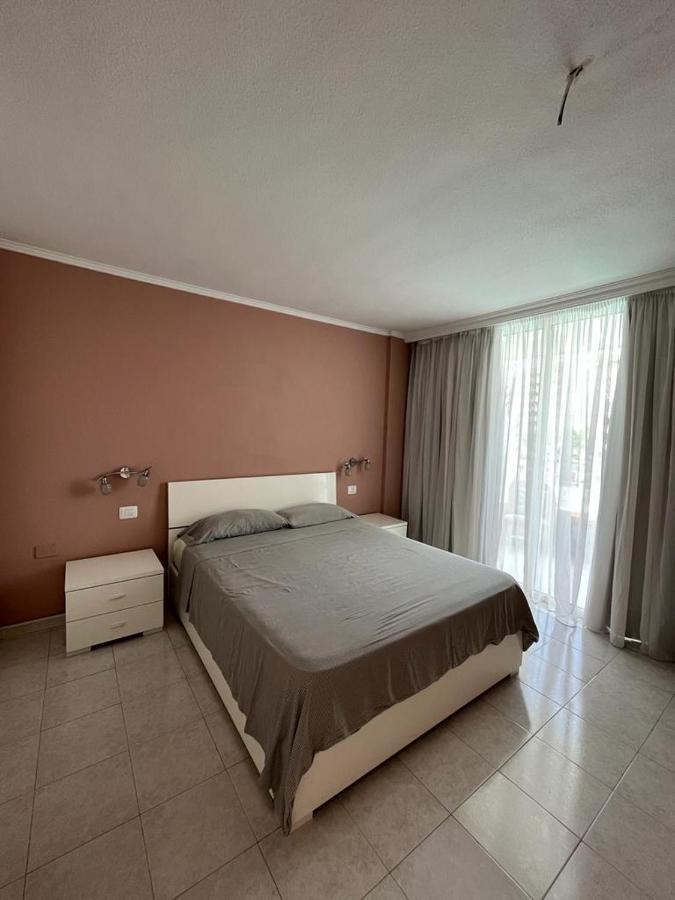 Cozy Apartment Near The Beach Playa de las Americas  Bagian luar foto
